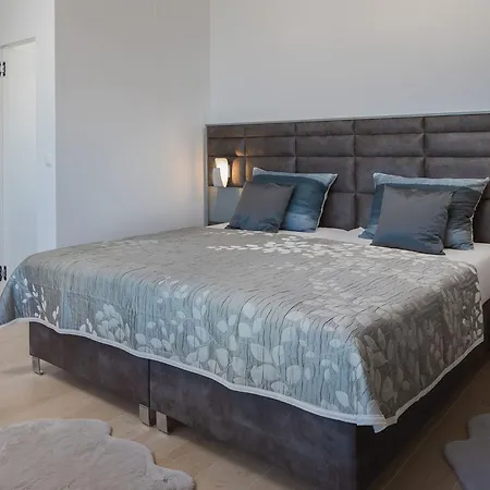 Luxury Gold Pearl With Pool Вілла *