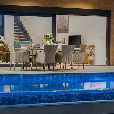 Luxury Gold Pearl With Pool * Трогір