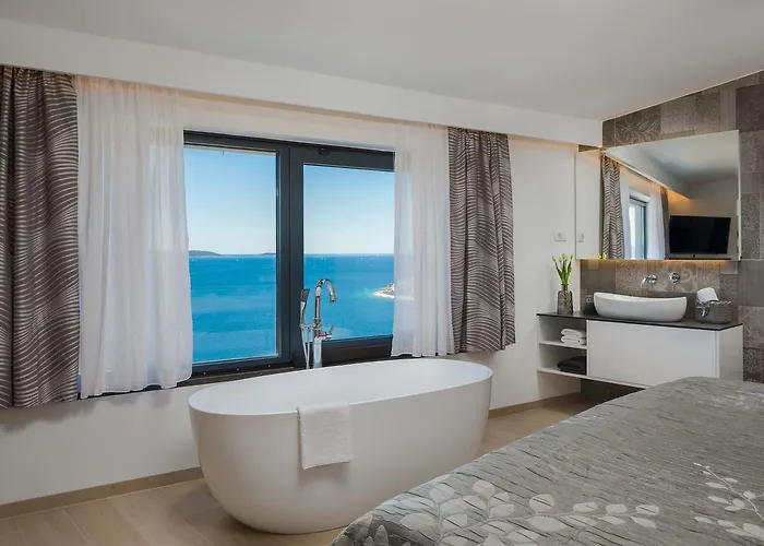 Luxury Gold Pearl With Pool *