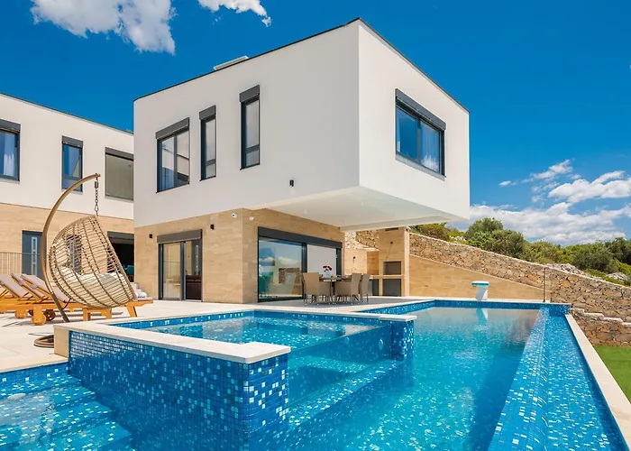 Luxury Gold Pearl With Pool *