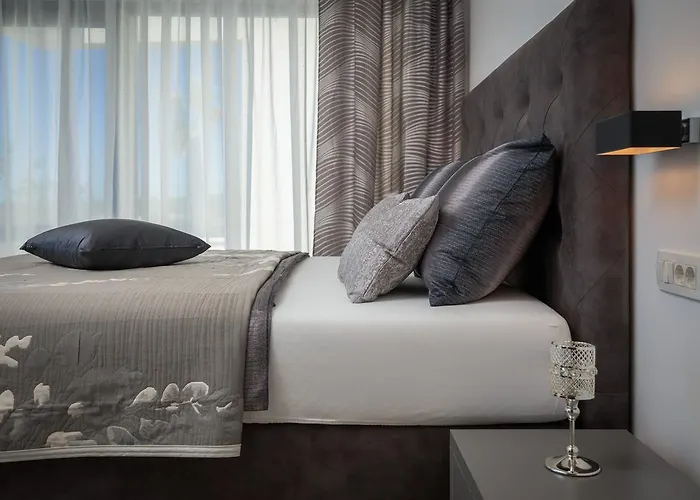 Luxury Gold Pearl With Pool Villa