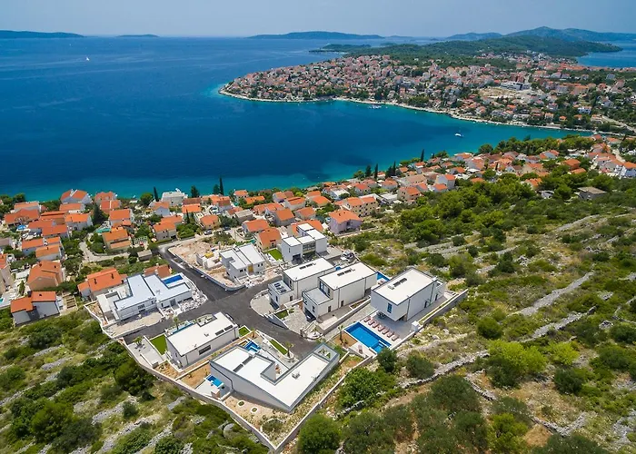 Luxury Gold Pearl With Pool Villa