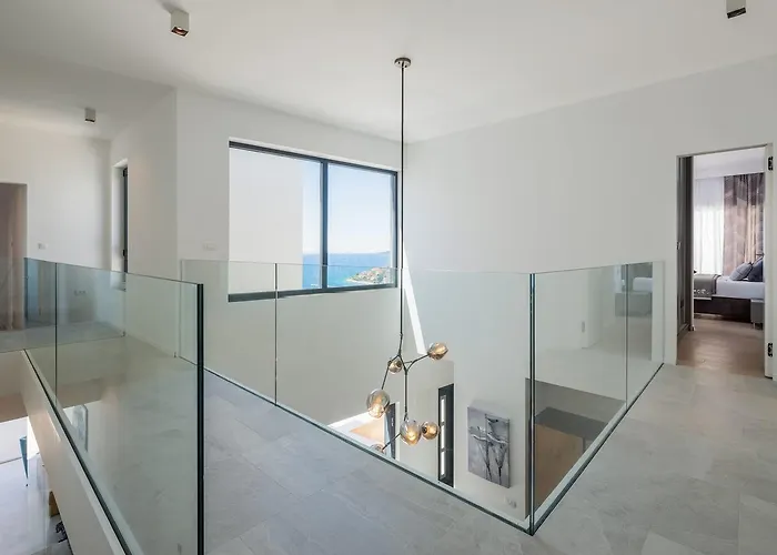 Luxury Gold Pearl With Pool Трогир