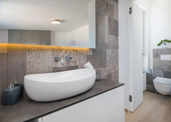 Luxury Gold Pearl With Pool Трогир