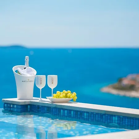 Luxury Gold Pearl With Pool 트로기르