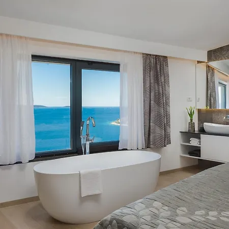 Luxury Gold Pearl With Pool *