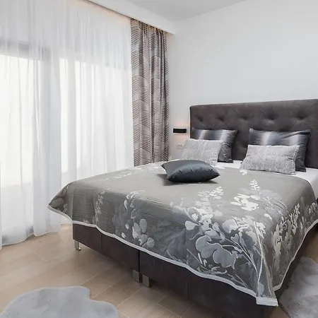 Βίλα Luxury Gold Pearl With Pool Τρογκίρ