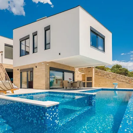 Luxury Gold Pearl With Pool *