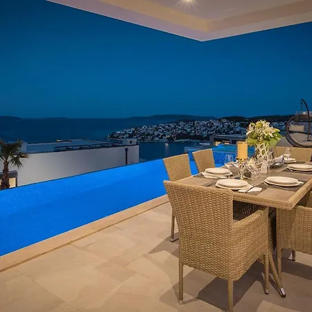 Luxury Gold Pearl With Pool Трогир