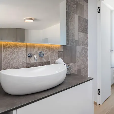 Luxury Gold Pearl With Pool Трогир