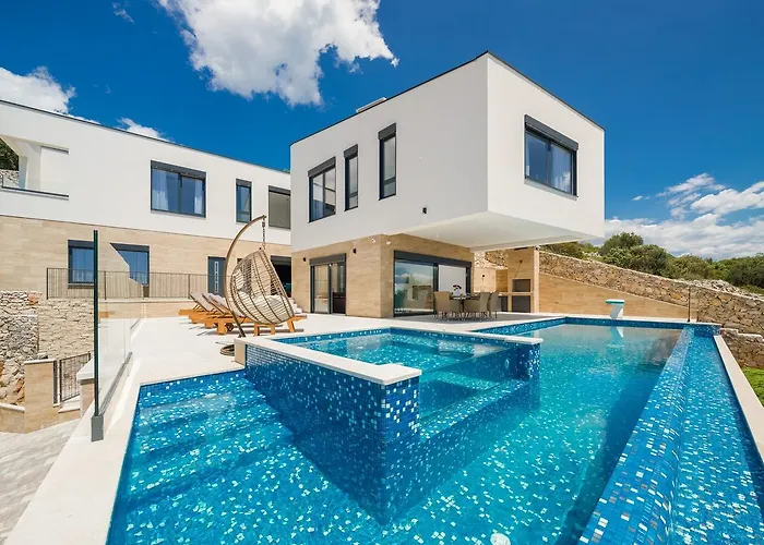 Luxury Gold Pearl With Pool Vila