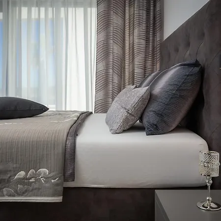Luxury Gold Pearl With Pool Vila
