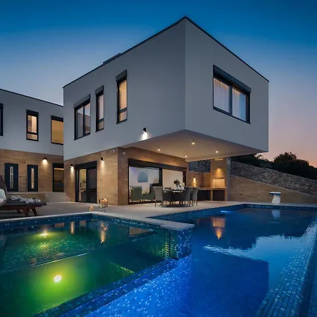 Vila Luxury Gold Pearl With Pool