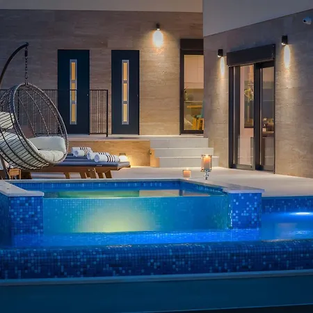 Luxury Gold Pearl With Pool Vila